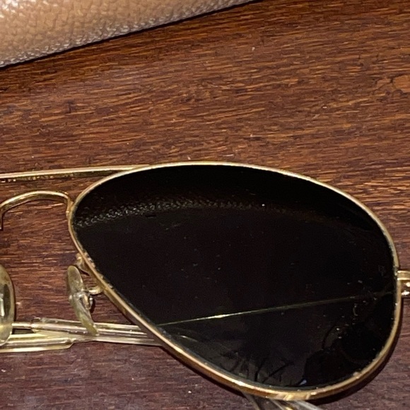 vintage 1980s Ray-Ban Gold Frame aviator Sunglasses - Picture 5 of 14
